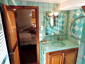 Cezanne cabin - Bathroom - Tango © Sonia Jones